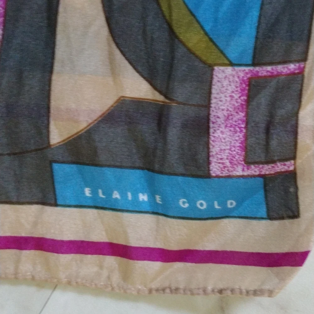 Elaine Gold scarf. - Picture 2 of 5